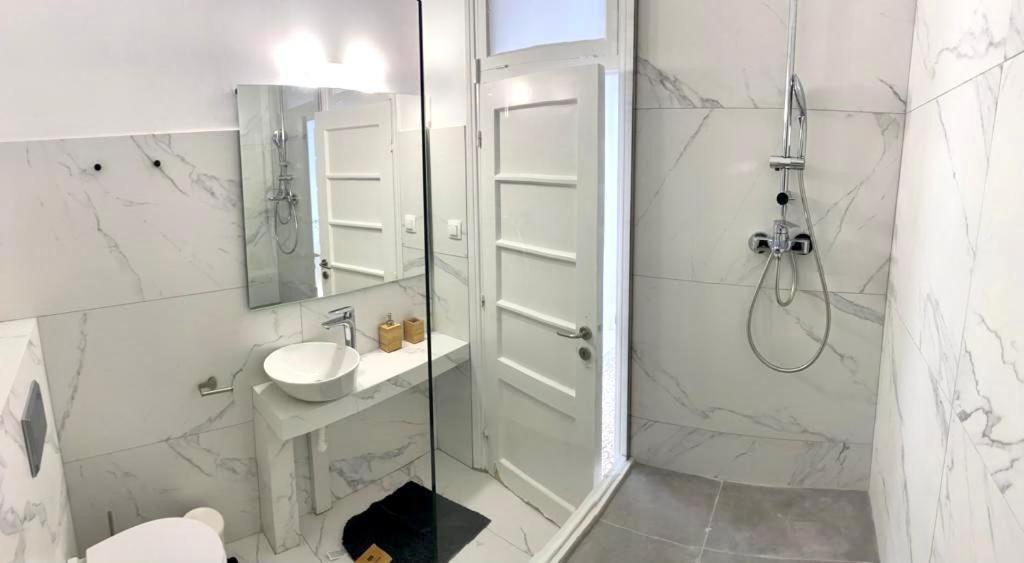 אתונה Modern 3Br Maisonette With Garden 10 Min From Acropolis מראה חיצוני תמונה